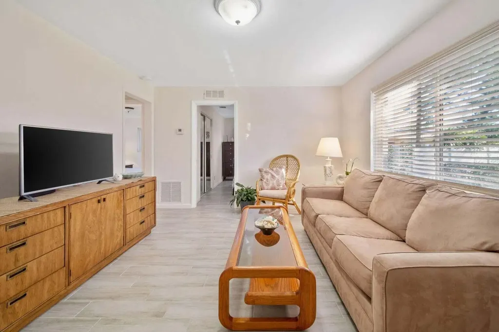 1201 NE 2nd Avenue Delray Beach FL 33444