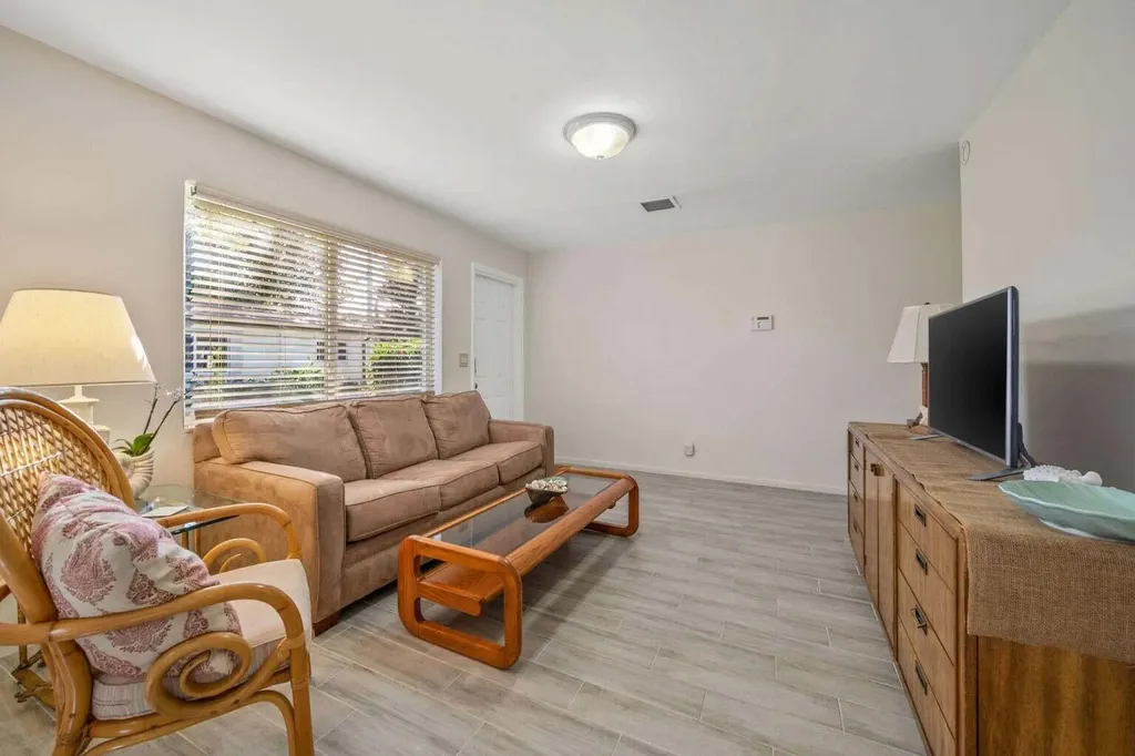 1201 NE 2nd Avenue Delray Beach FL 33444