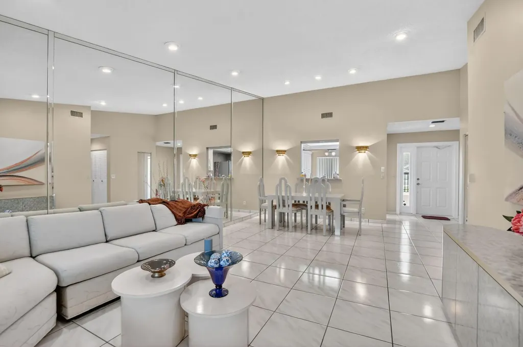 10953 Lake Front Place Boca Raton FL 33498
