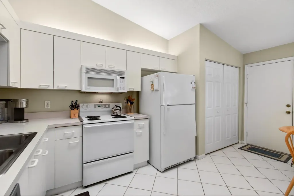 26 Sausalito Drive Boynton Beach FL 33436