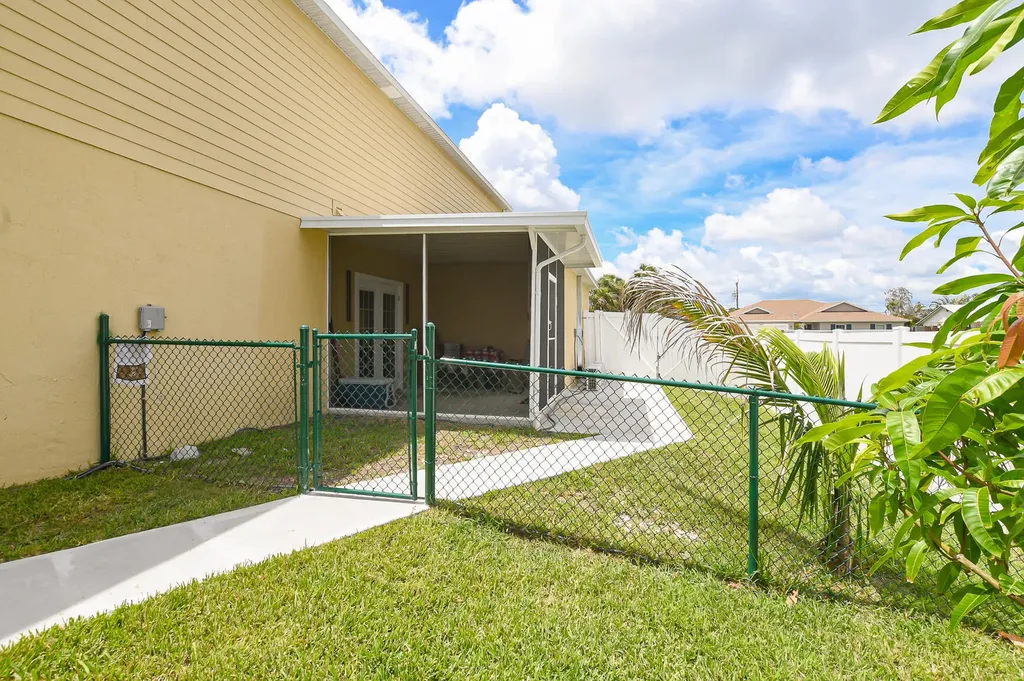 1033 SW General Patton Terrace Port St Lucie FL 34953