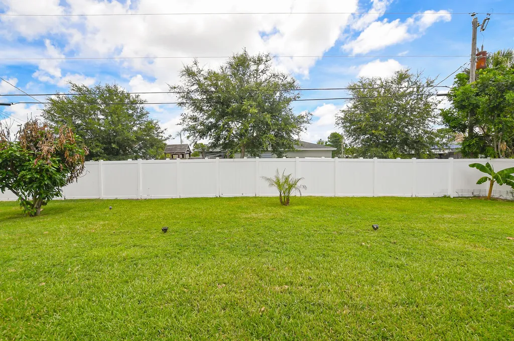 1033 SW General Patton Terrace Port St Lucie FL 34953
