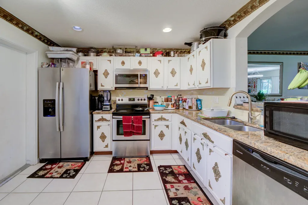 7118 Hawks Nest Terrace Riviera Beach FL 33407