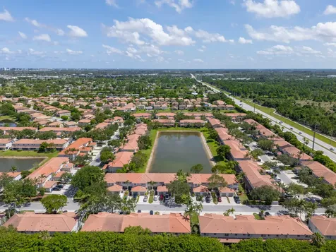 7118 Hawks Nest Terrace Riviera Beach FL 33407