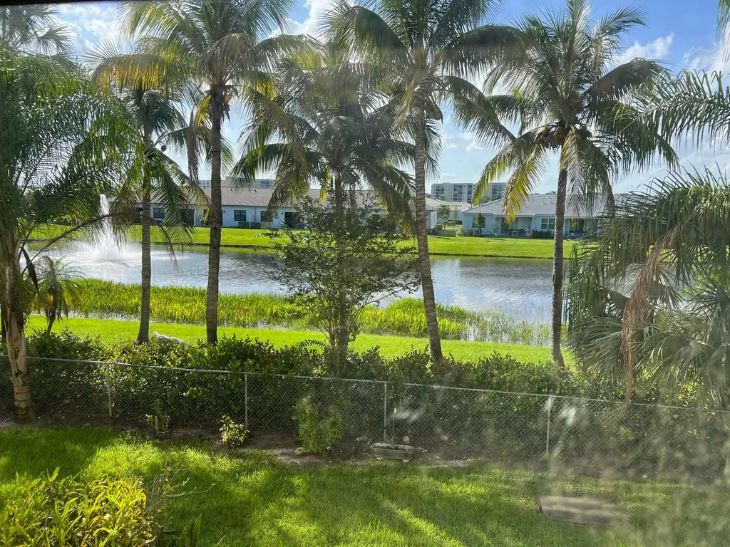 24 Abbey Lane Delray Beach FL 33446