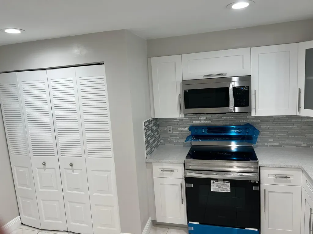 24 Abbey Lane Delray Beach FL 33446