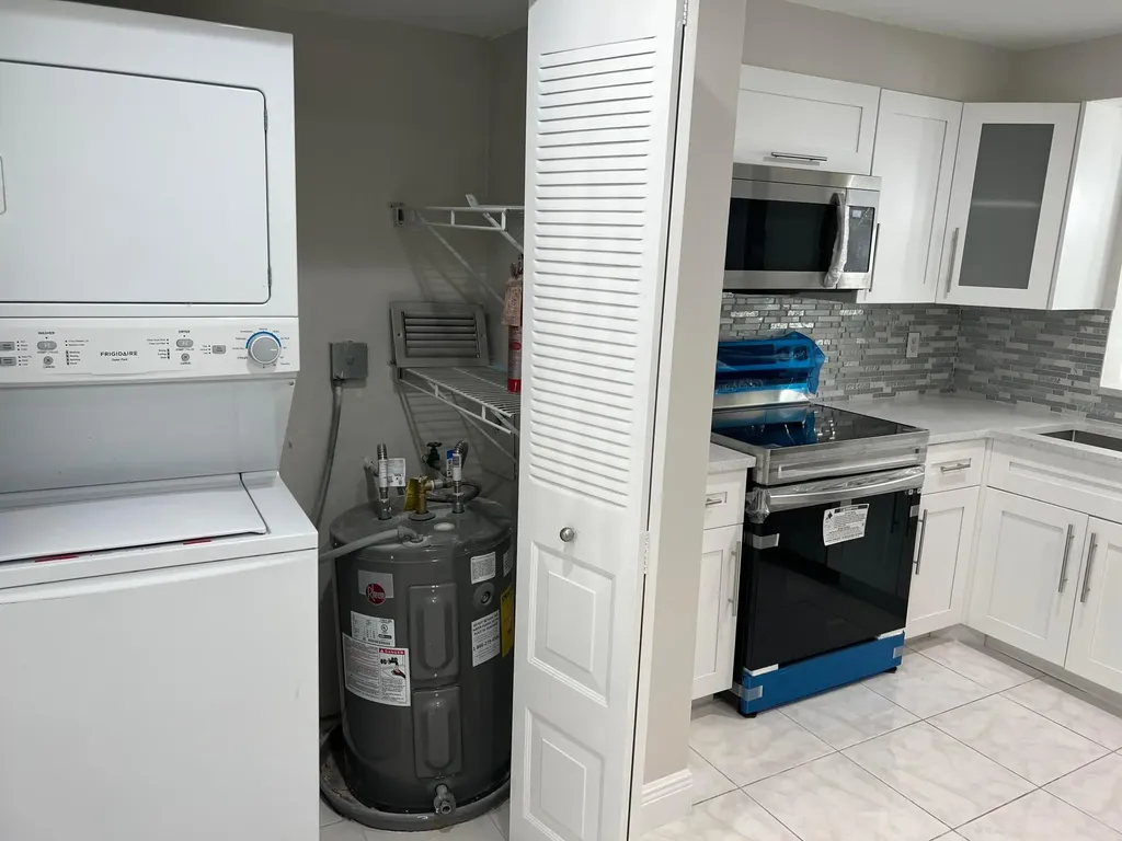 24 Abbey Lane Delray Beach FL 33446