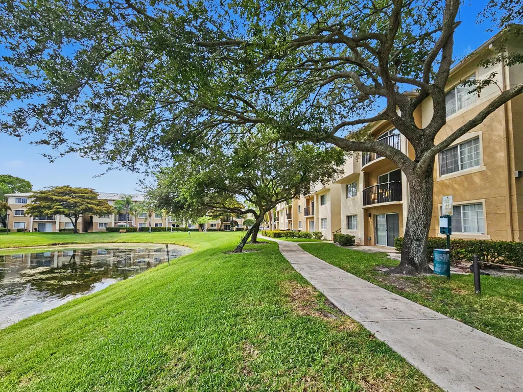 500 Crestwood Court N Royal Palm Beach FL 33411
