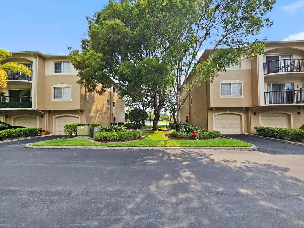 500 Crestwood Court N Royal Palm Beach FL 33411