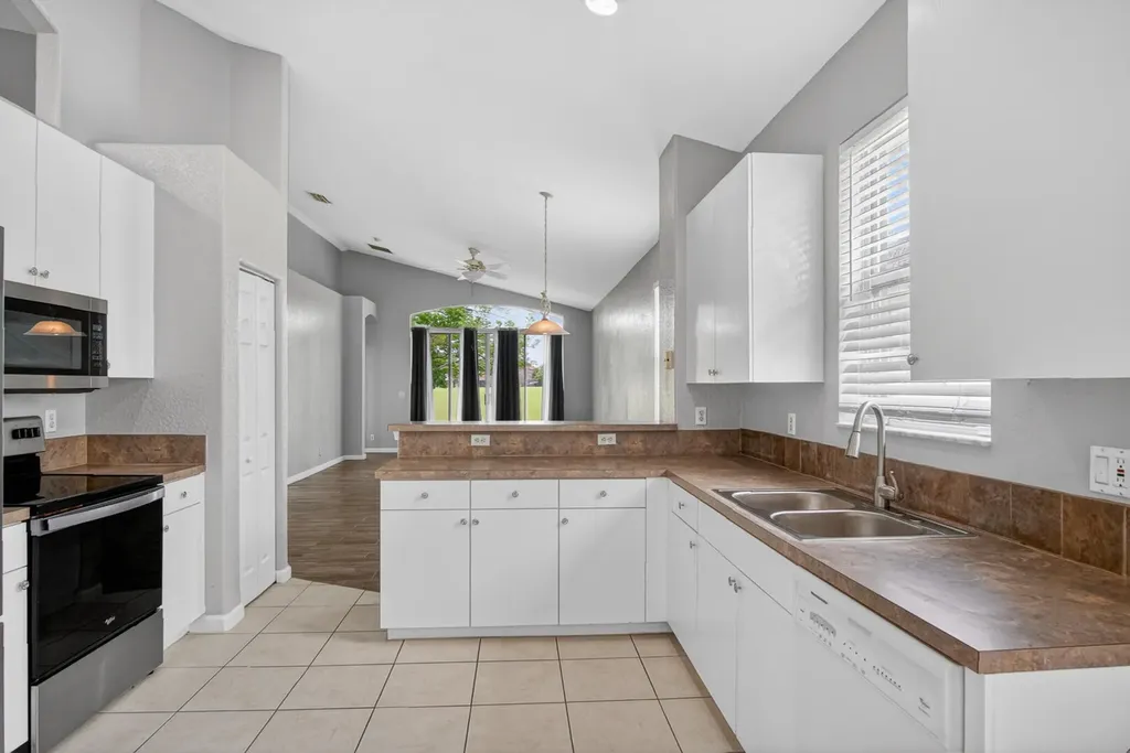 671 NW Stanford Lane Port St Lucie FL 34983