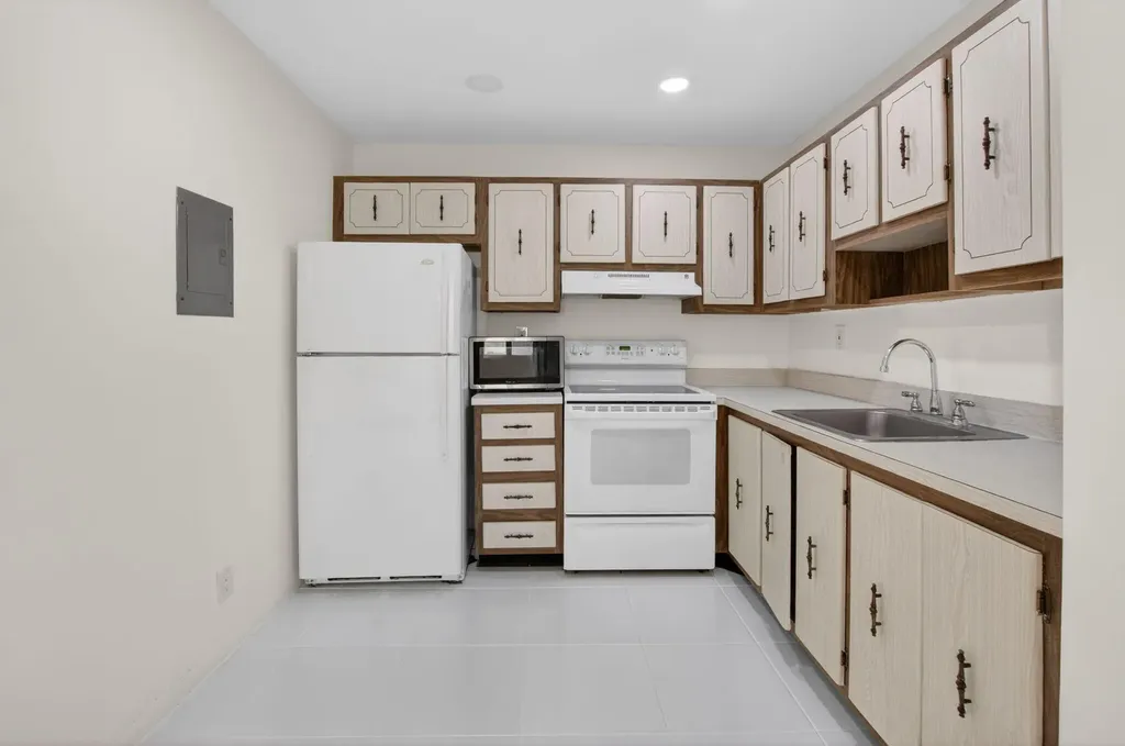 265 Burgundy Delray Beach FL 33484