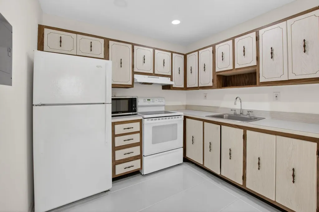 265 Burgundy Delray Beach FL 33484