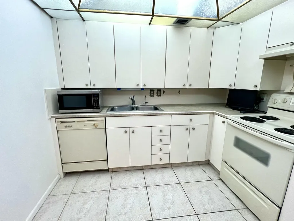 2026 Oakridge D Deerfield Beach FL 33442