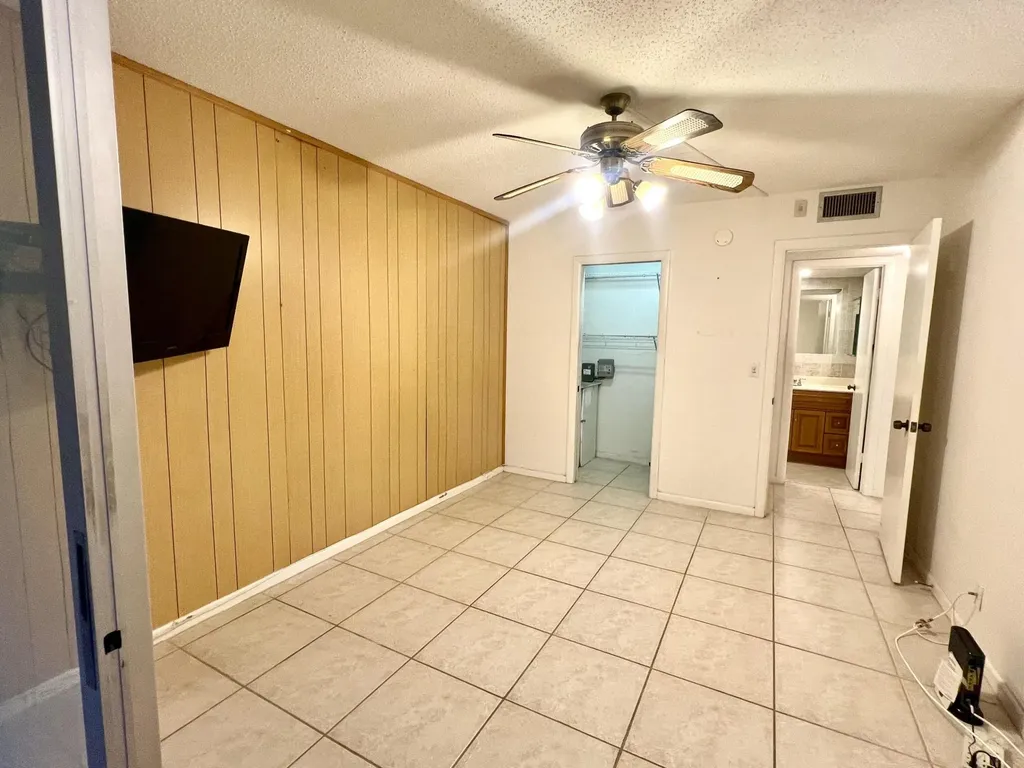 2026 Oakridge D Deerfield Beach FL 33442