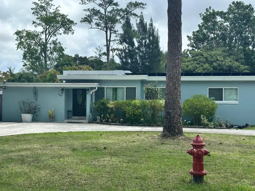 800 Ivory Lane Haverhill FL 33415