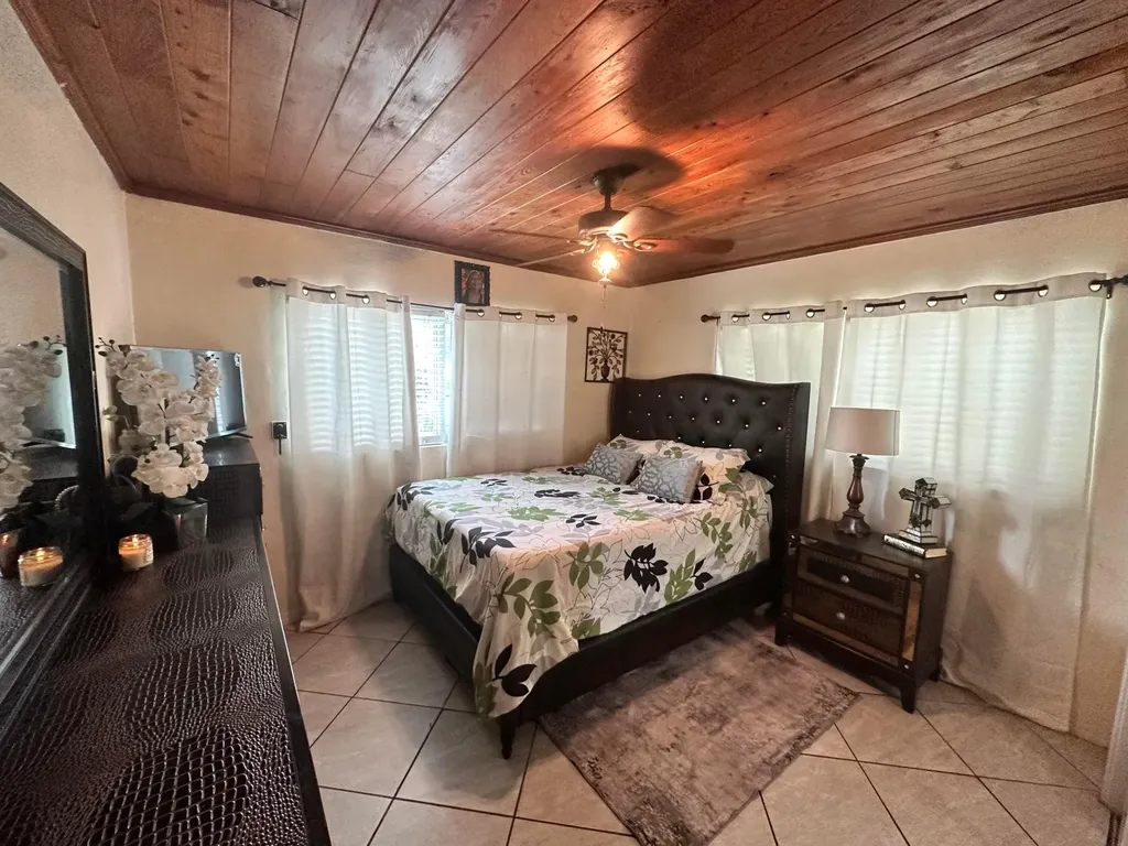 800 Ivory Lane Haverhill FL 33415