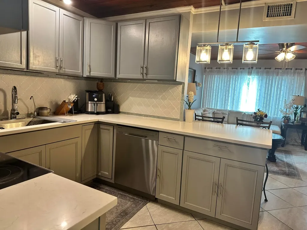 800 Ivory Lane Haverhill FL 33415