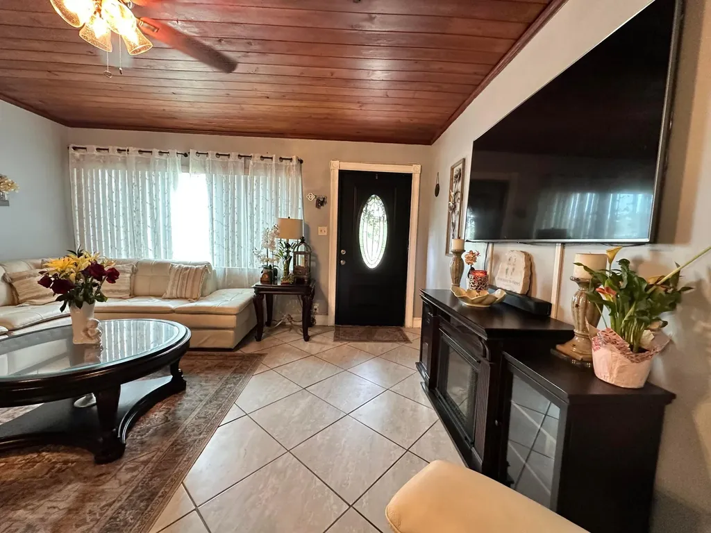 800 Ivory Lane Haverhill FL 33415