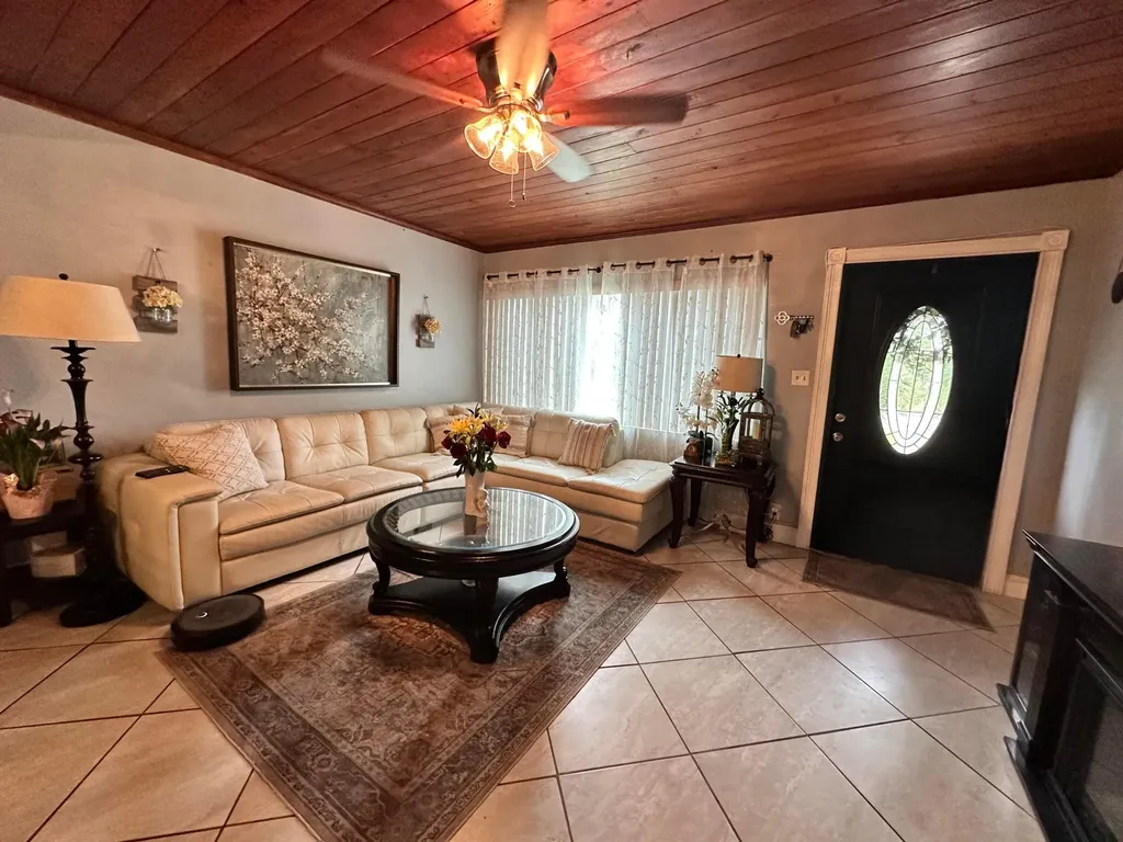 800 Ivory Lane Haverhill FL 33415