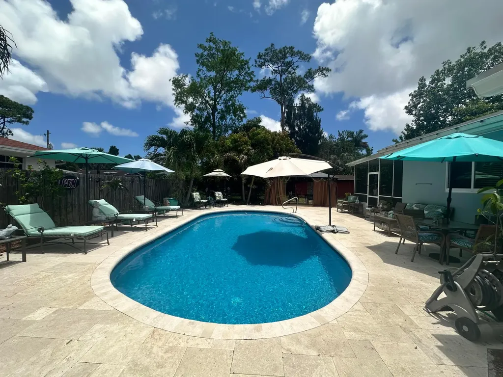 800 Ivory Lane Haverhill FL 33415