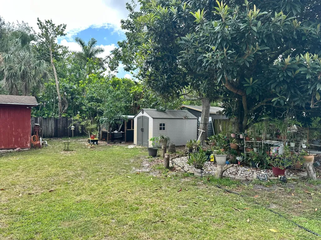 800 Ivory Lane Haverhill FL 33415