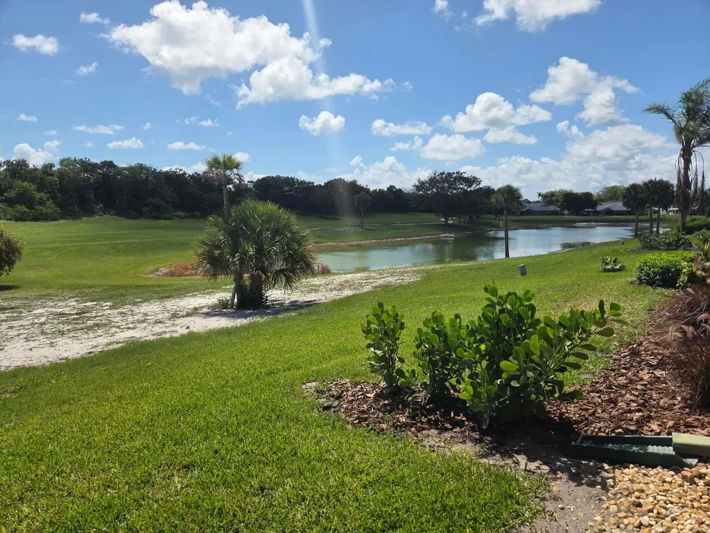 6856 SE Bunker Hill Drive Hobe Sound FL 33455
