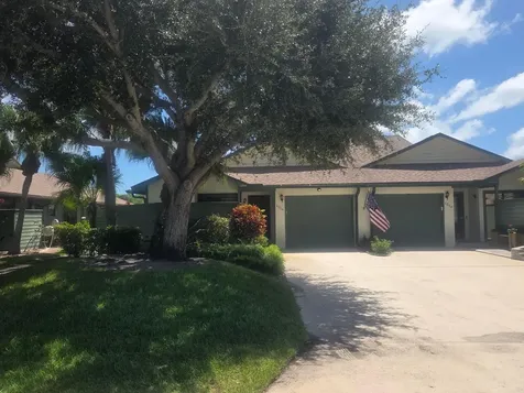 6856 SE Bunker Hill Drive Hobe Sound FL 33455
