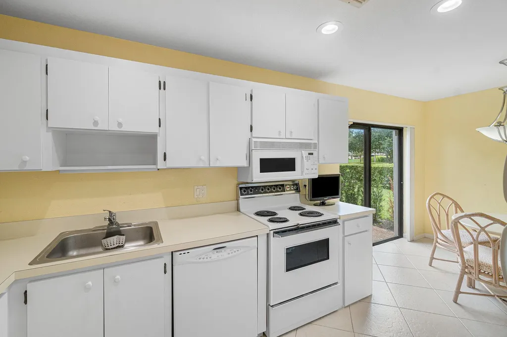 21 Southport Lane Boynton Beach FL 33436