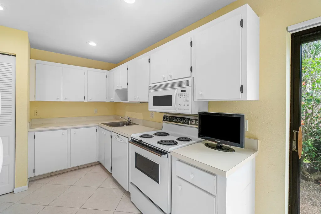 21 Southport Lane Boynton Beach FL 33436