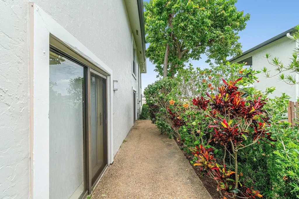 21 Southport Lane Boynton Beach FL 33436
