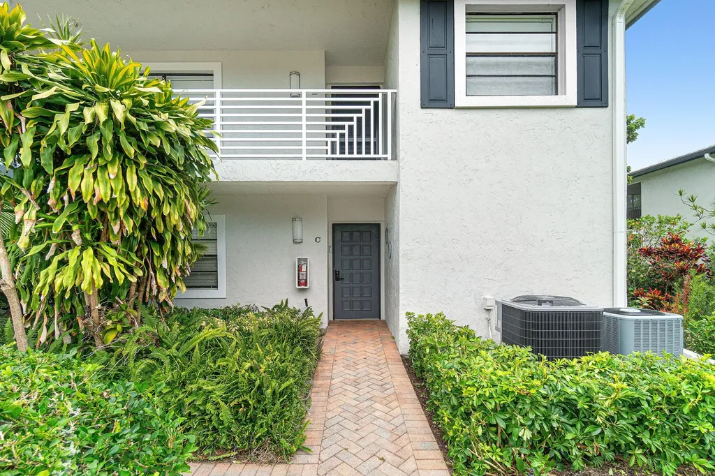 21 Southport Lane Boynton Beach FL 33436