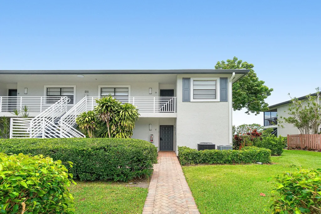 21 Southport Lane Boynton Beach FL 33436