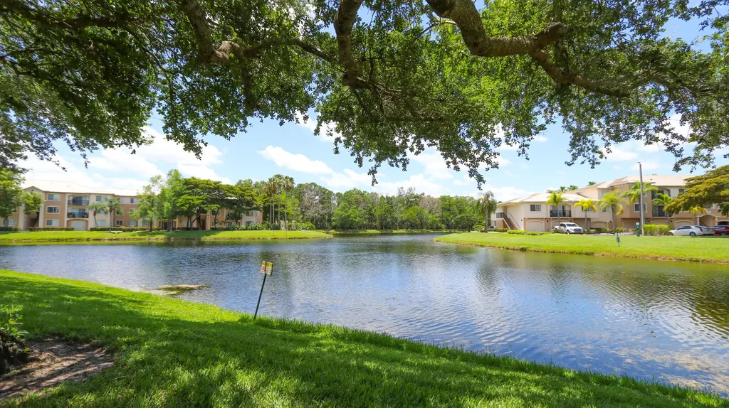 500 N Crestwood Court Court N Royal Palm Beach FL 33411
