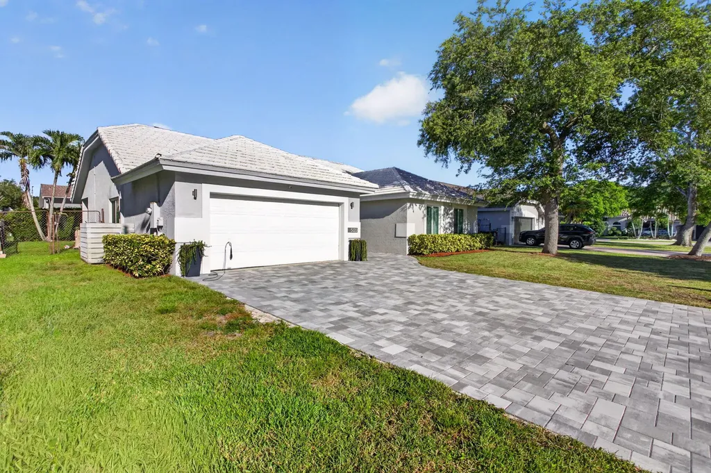5120 NW 43rd Terrace Coconut Creek FL 33073