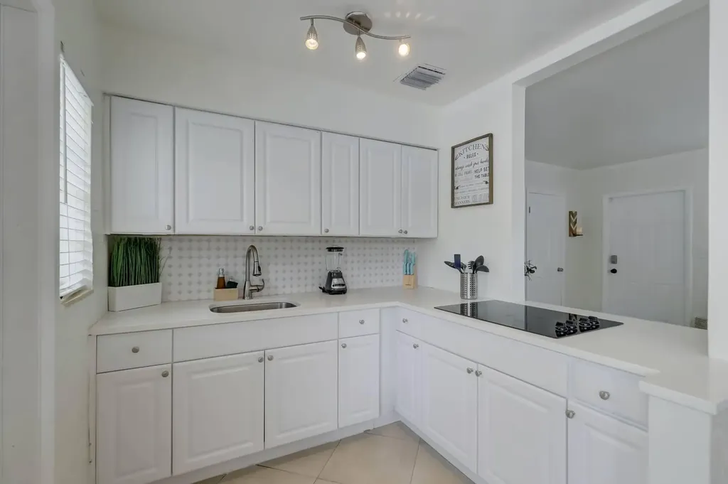 2740 NE 30th Place Fort Lauderdale FL 33306