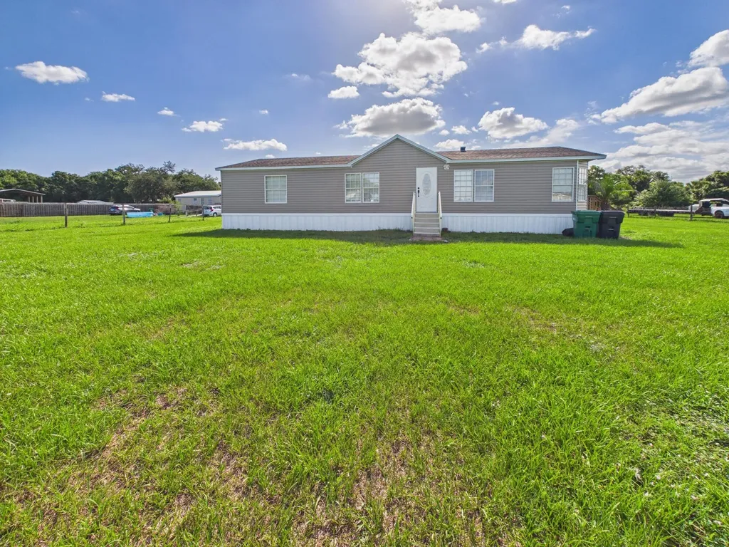 17090 NW 38th Avenue Okeechobee FL 34972