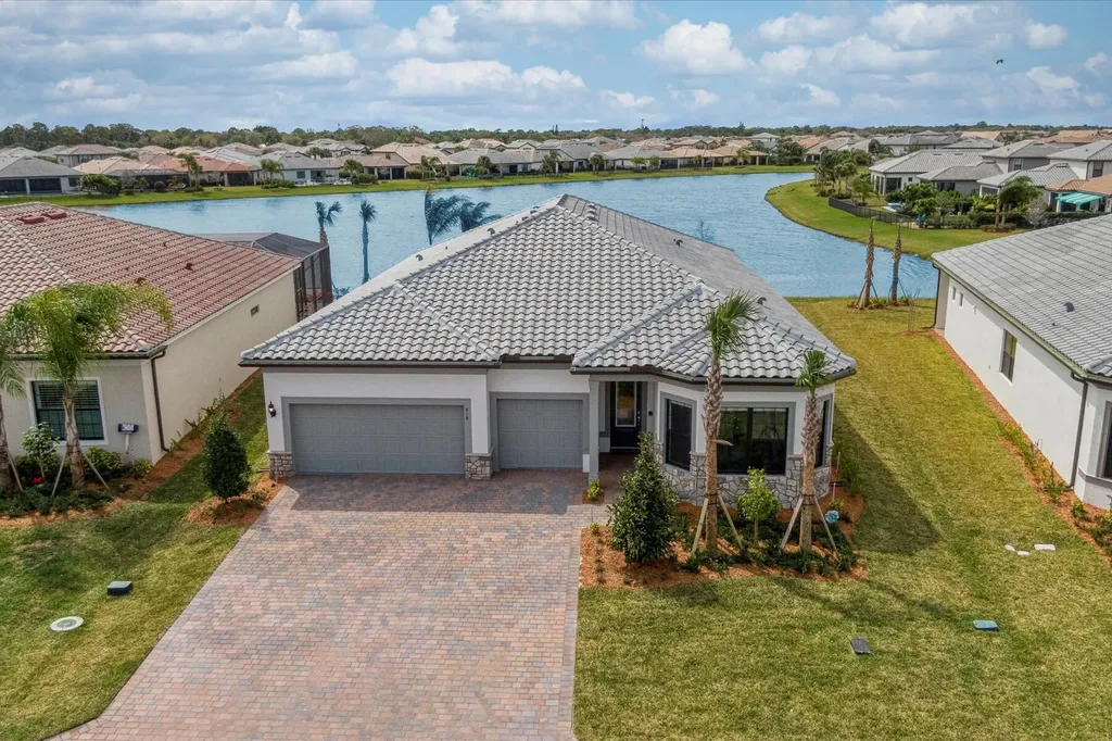 818 SE Courances Drive Port St Lucie FL 34984