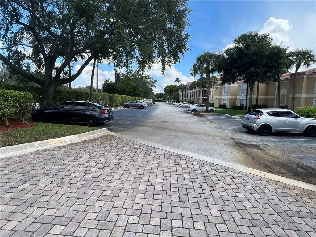875 Riverside Drive Coral Springs FL 33071