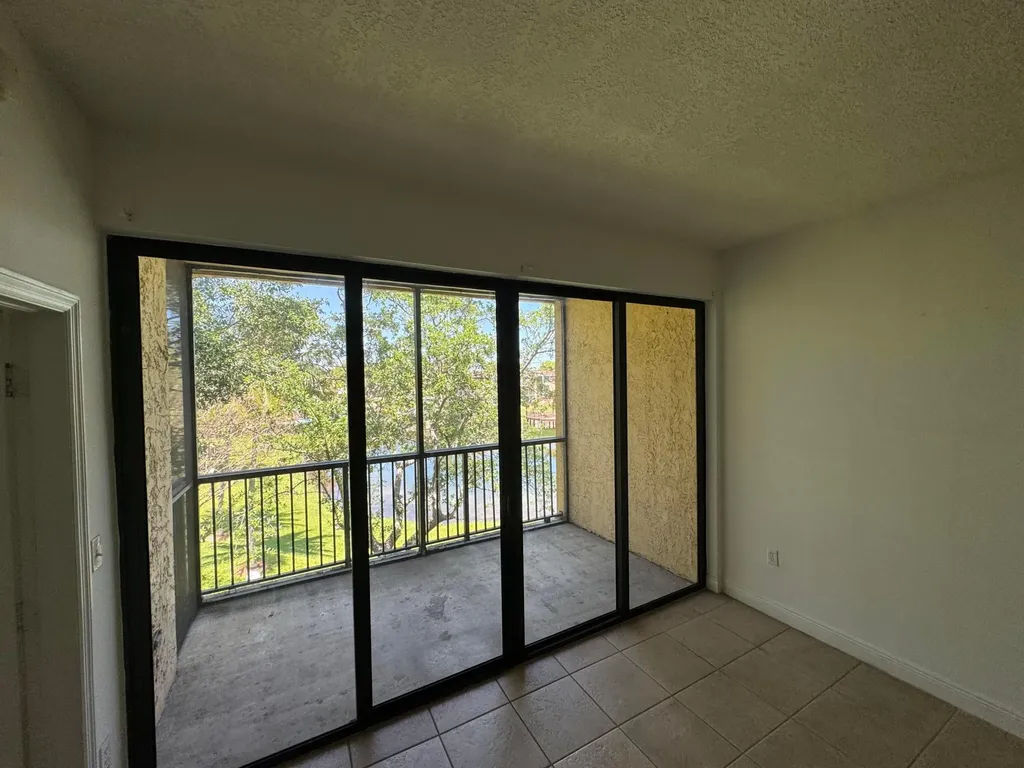 6729 Coral Lake Drive Margate FL 33063