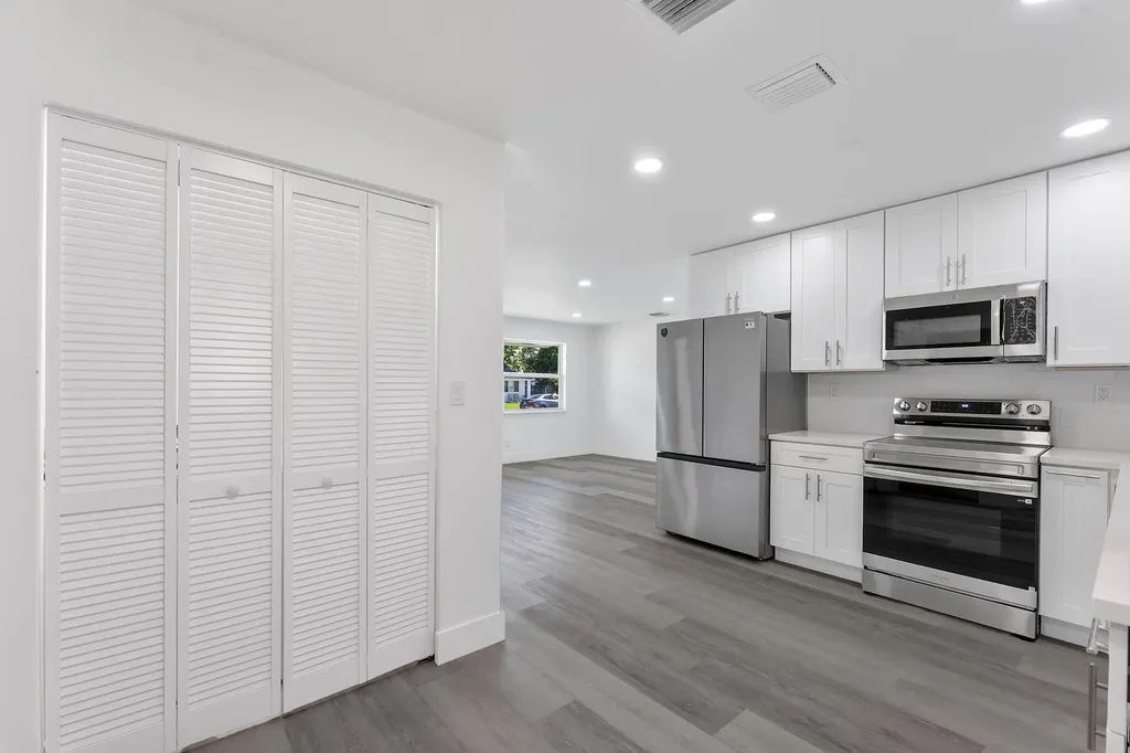 307 NW 6th Street Deerfield Beach FL 33441
