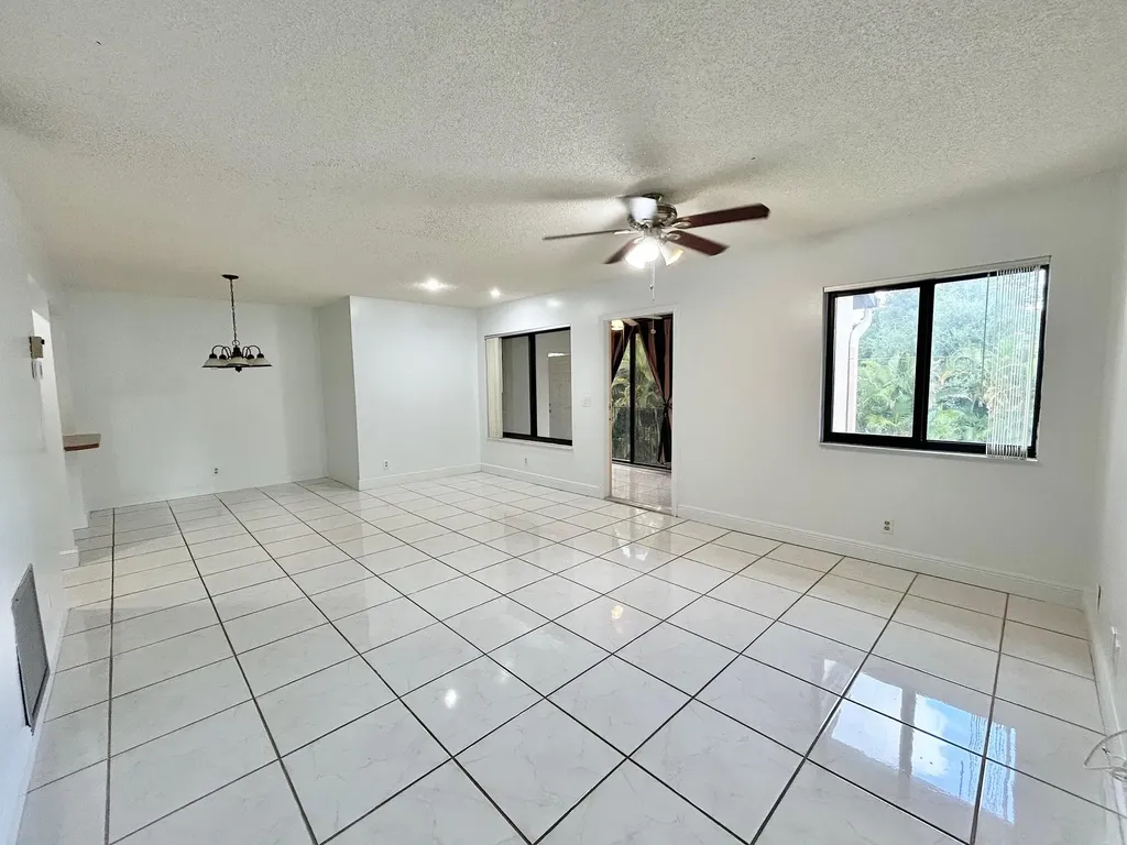 433 Pine Glen Lane Greenacres FL 33463