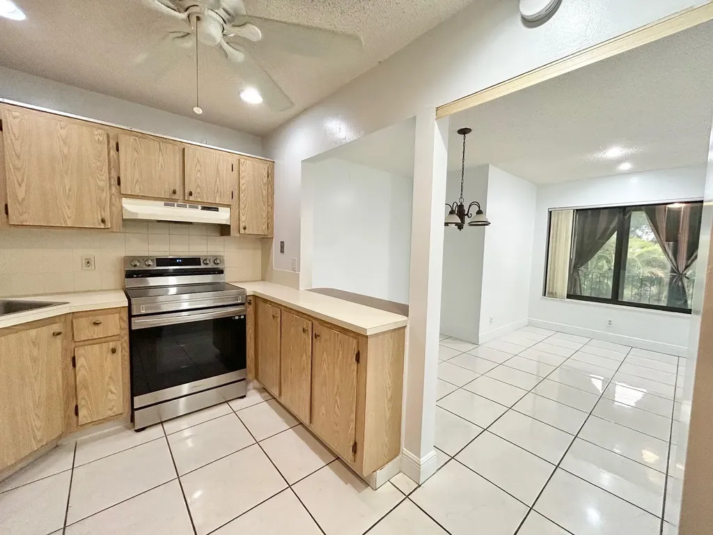 433 Pine Glen Lane Greenacres FL 33463