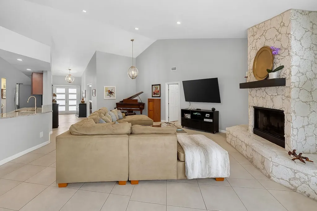 7069 NW 3rd Avenue Boca Raton FL 33487