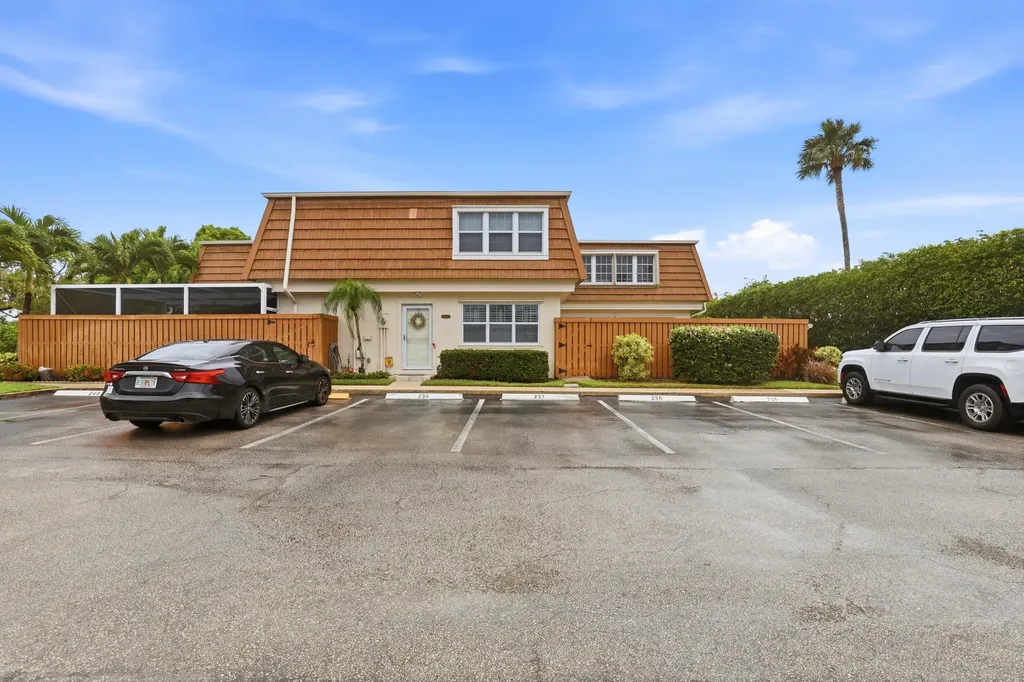 4348 Hazel Avenue Palm Beach Gardens FL 33410