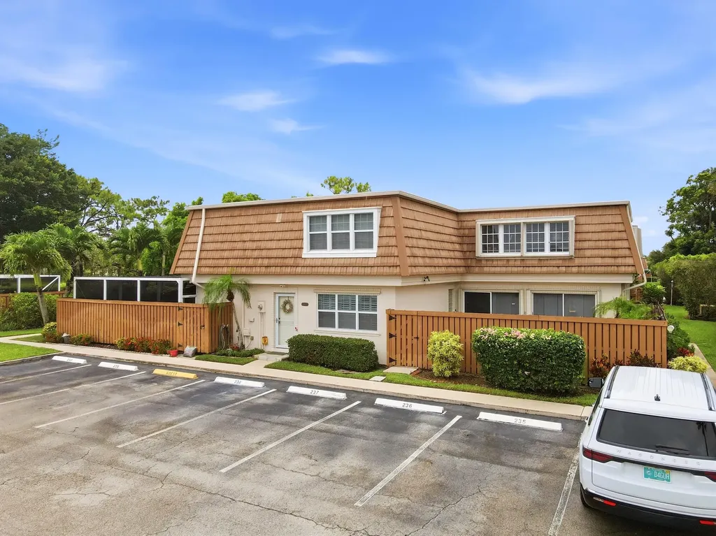 4348 Hazel Avenue Palm Beach Gardens FL 33410