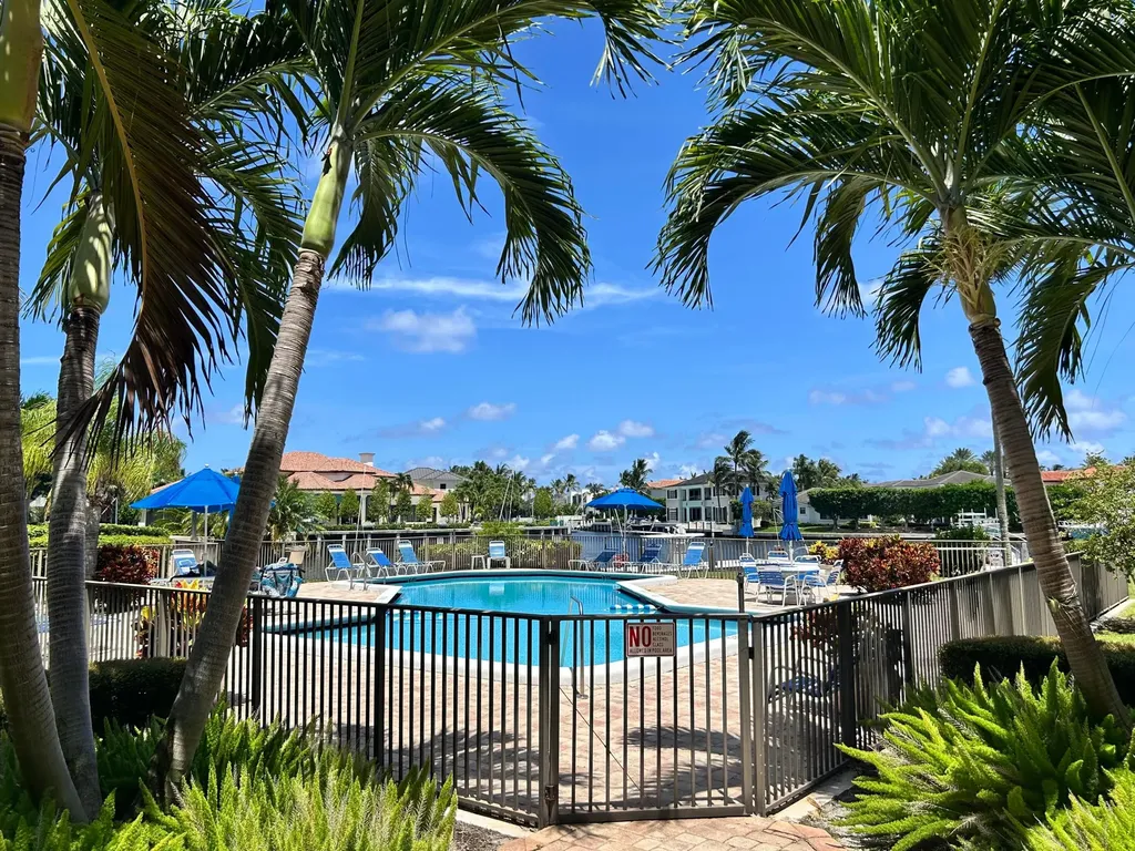 400 N Federal Highway Deerfield Beach FL 33441