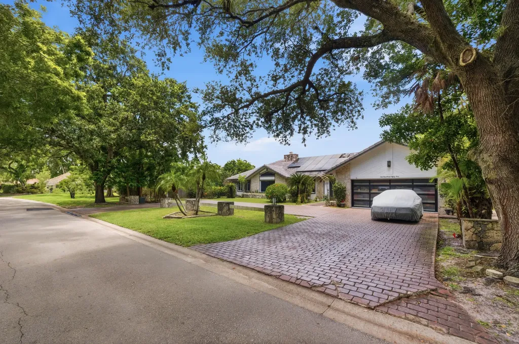 251 NW 104th Avenue Coral Springs FL 33071