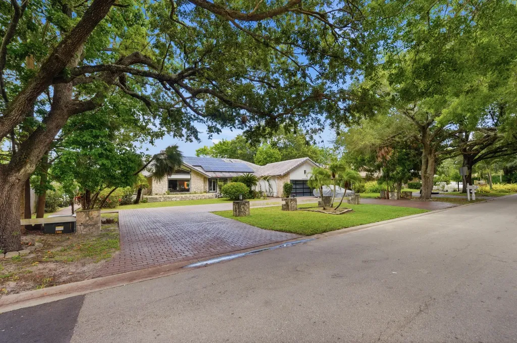 251 NW 104th Avenue Coral Springs FL 33071