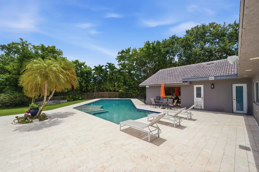 251 NW 104th Avenue Coral Springs FL 33071