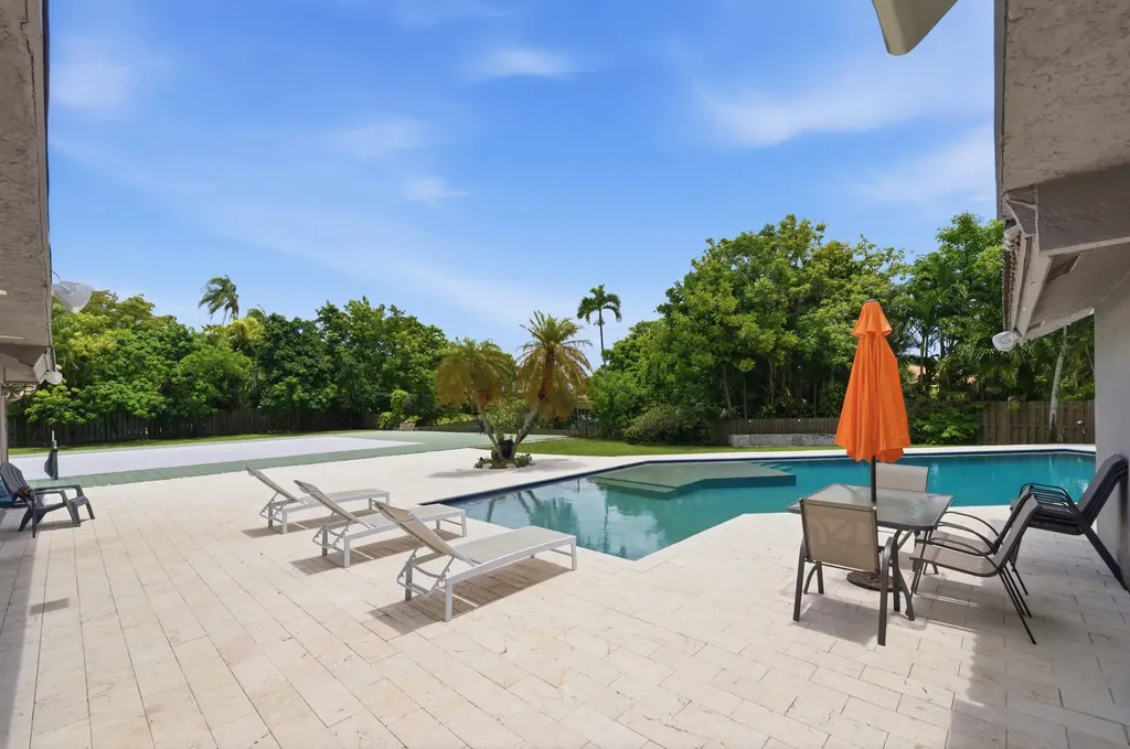 251 NW 104th Avenue Coral Springs FL 33071
